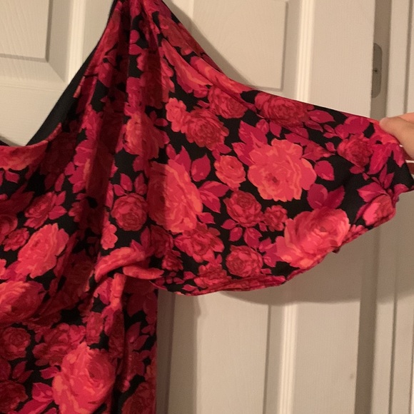 One shoulder, irregular hem, floral print dress. Size large - Picture 3 of 8